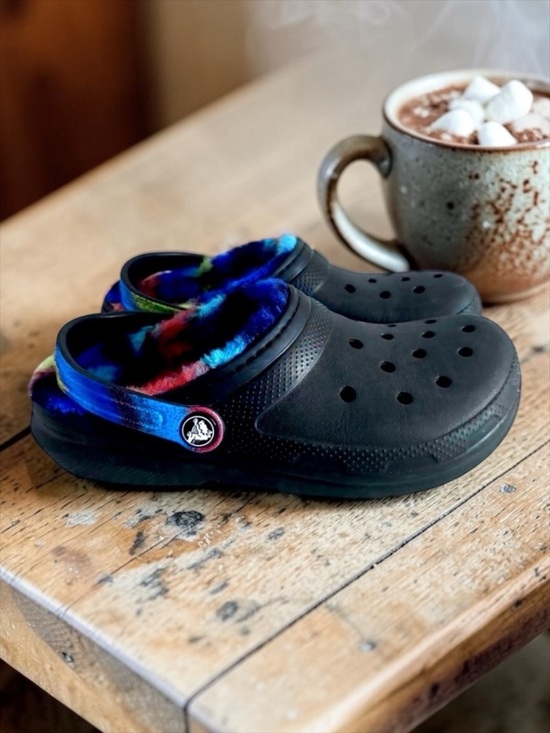 CROCS Other - Crocs Big Kids Youth 4 Unisex Boys Or Girls Black Lined Clogs Rainbow Fuzzy